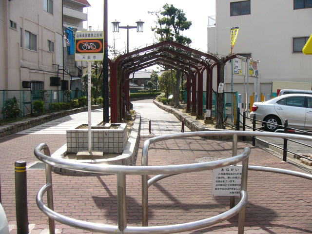商店街の横の平野駅跡